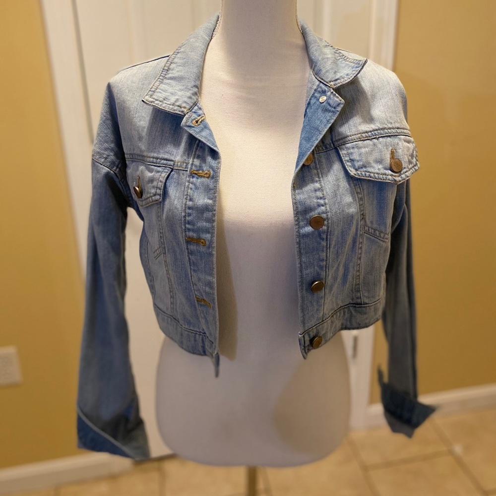 Cropped denim jacket